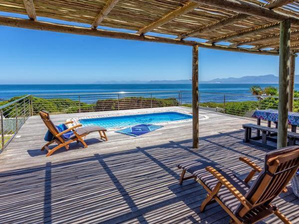 Whale Sea Villa *